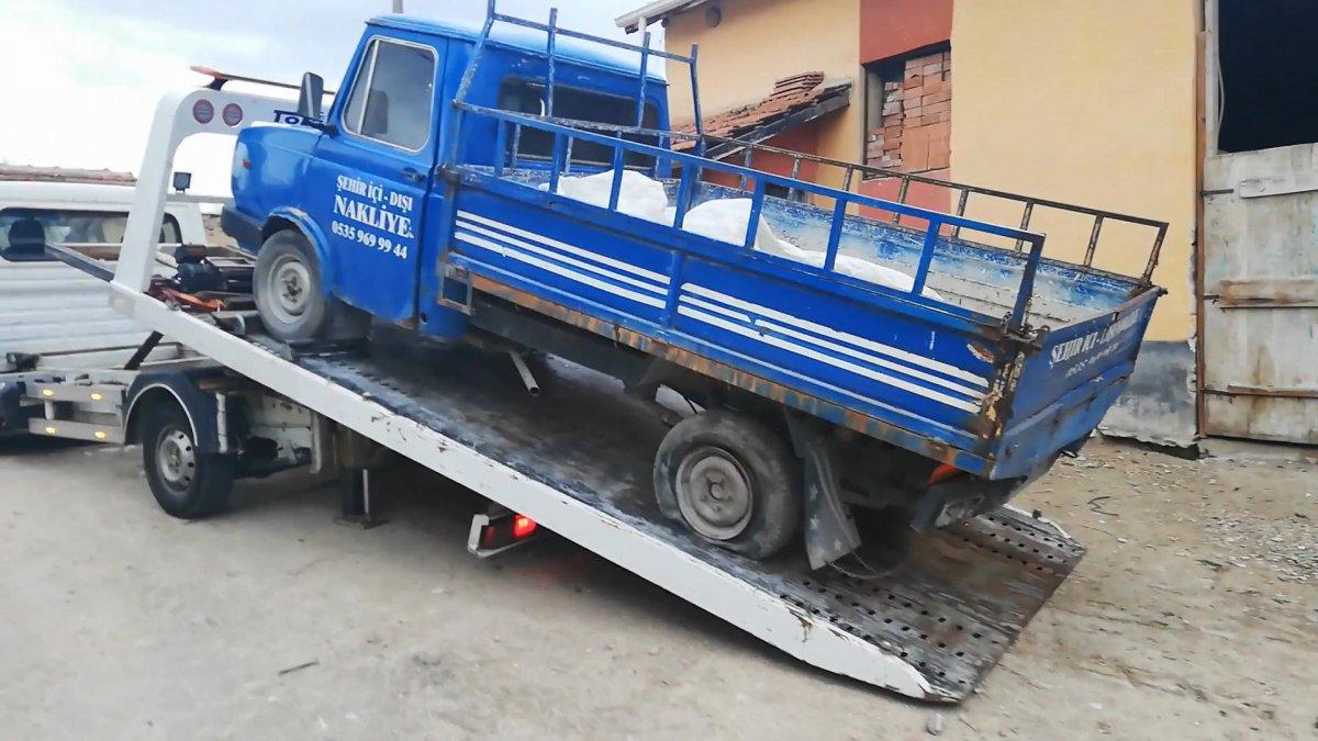 Eskişehir’de kamyoneti, çekiciye yükleyerek çaldı