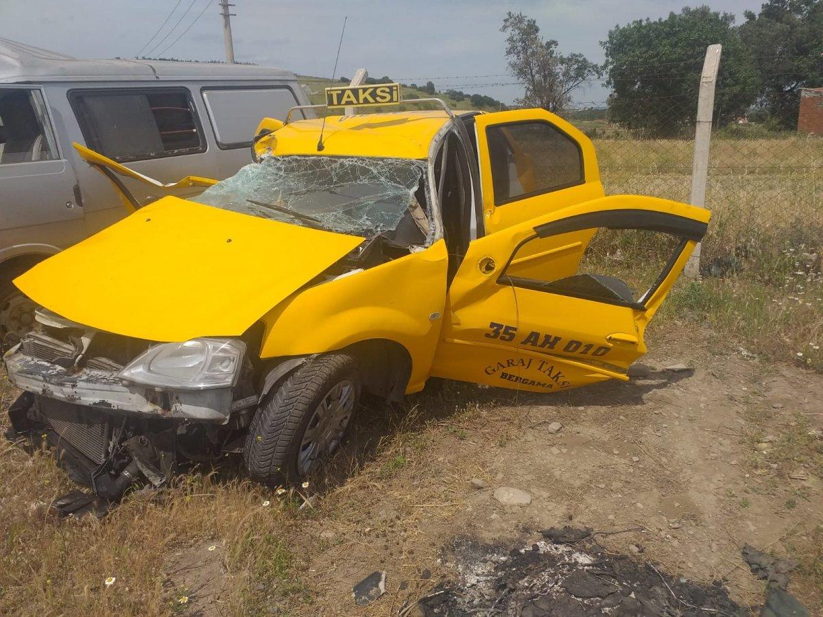 İzmir'de taksiyle çarpışan tır devrildi