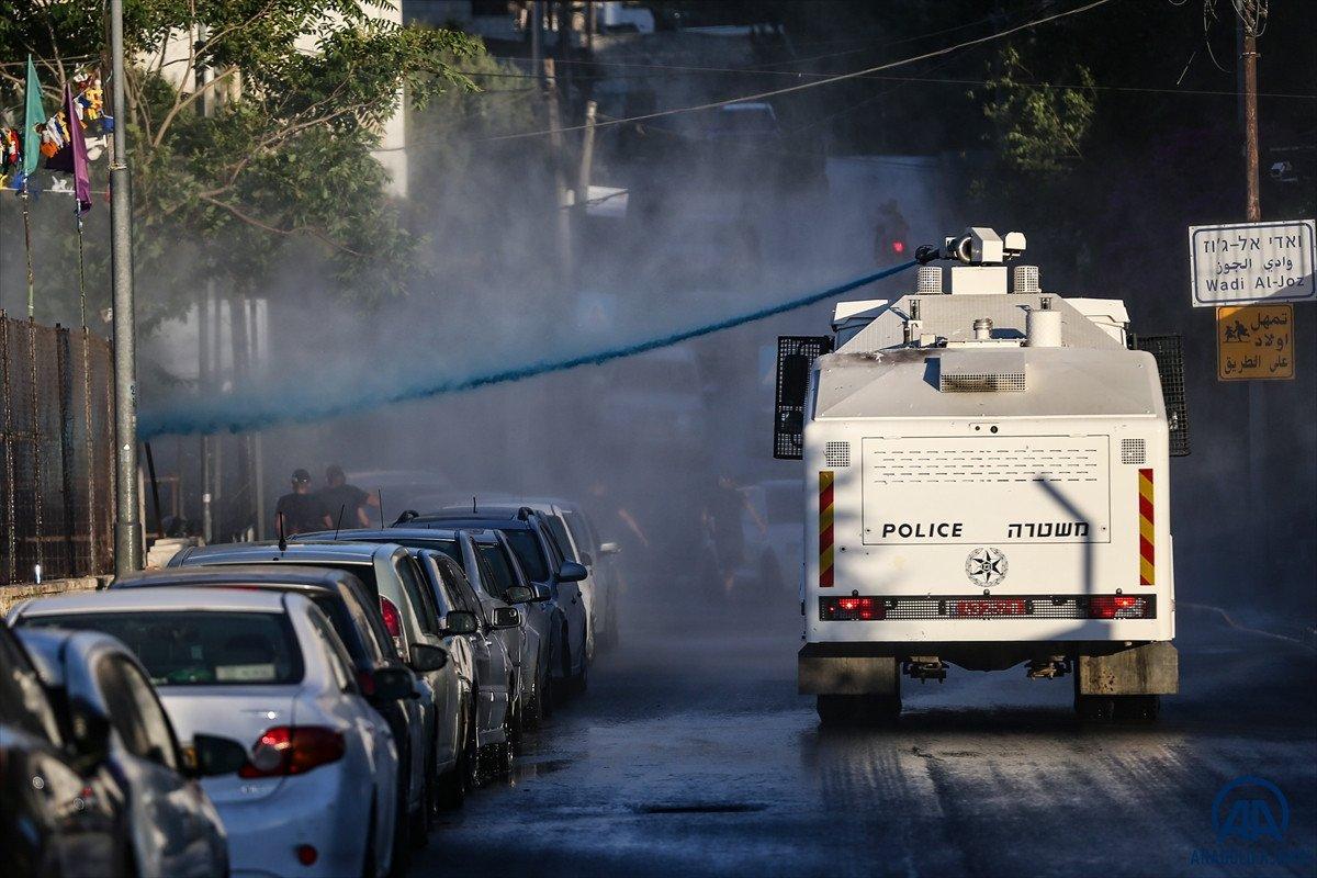 İsrail polisi, Filistinli kadınları darbetti, birinin başörtüsünü çıkardı