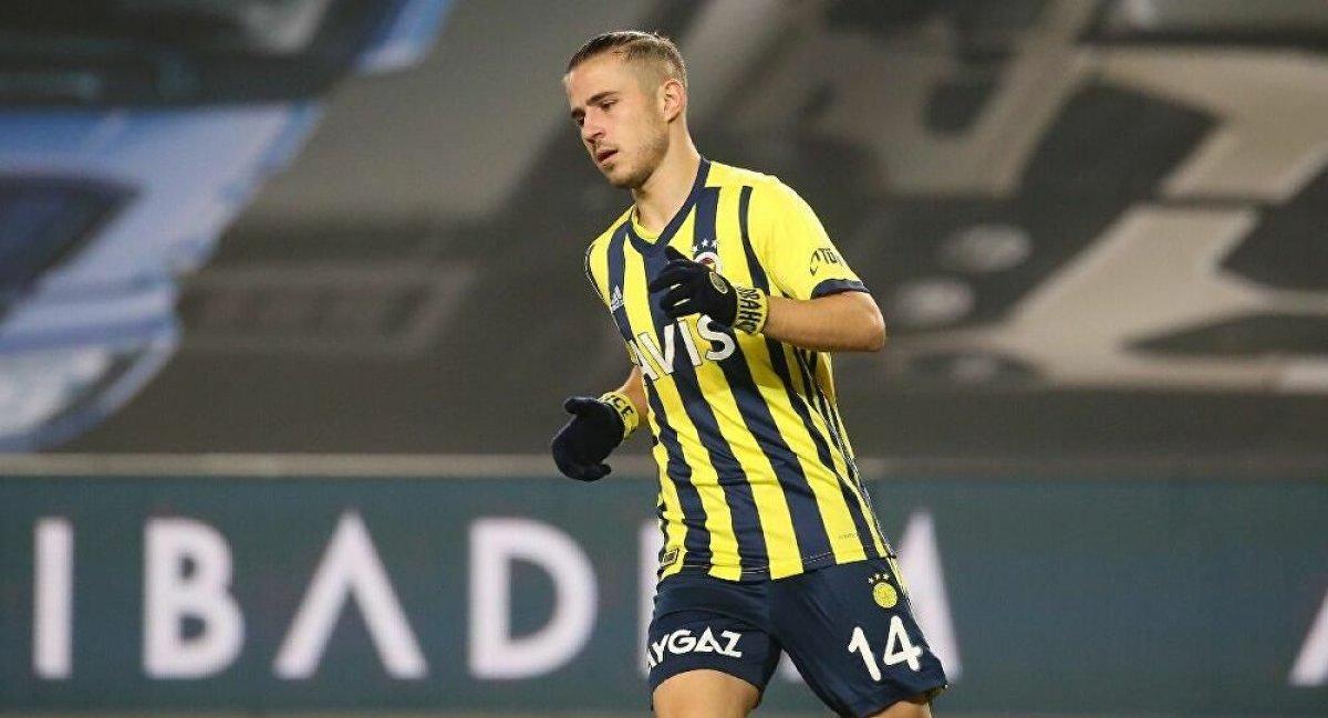 Emre Belözoğlu, Pelkas ve Valencia ile konuştu