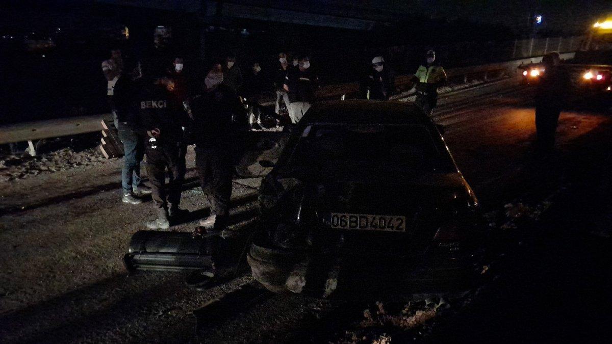 Gebze'de bariyerlere çapan sürücü hayatını kaybetti