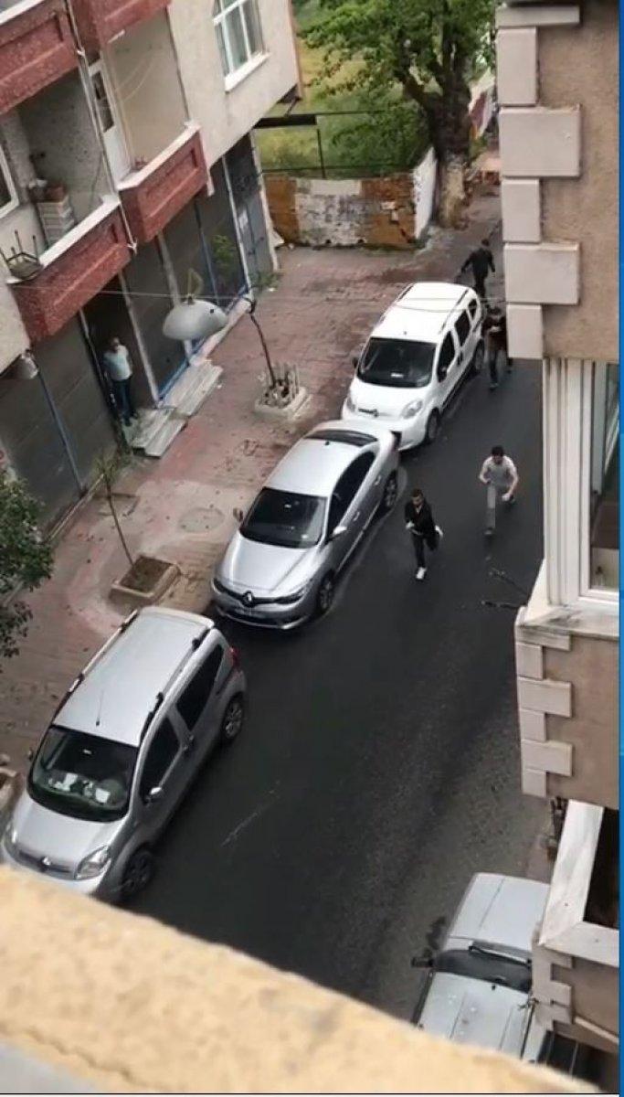 Okmeydanı'nda kendisini döven şahsı 7 yerinden vurdu