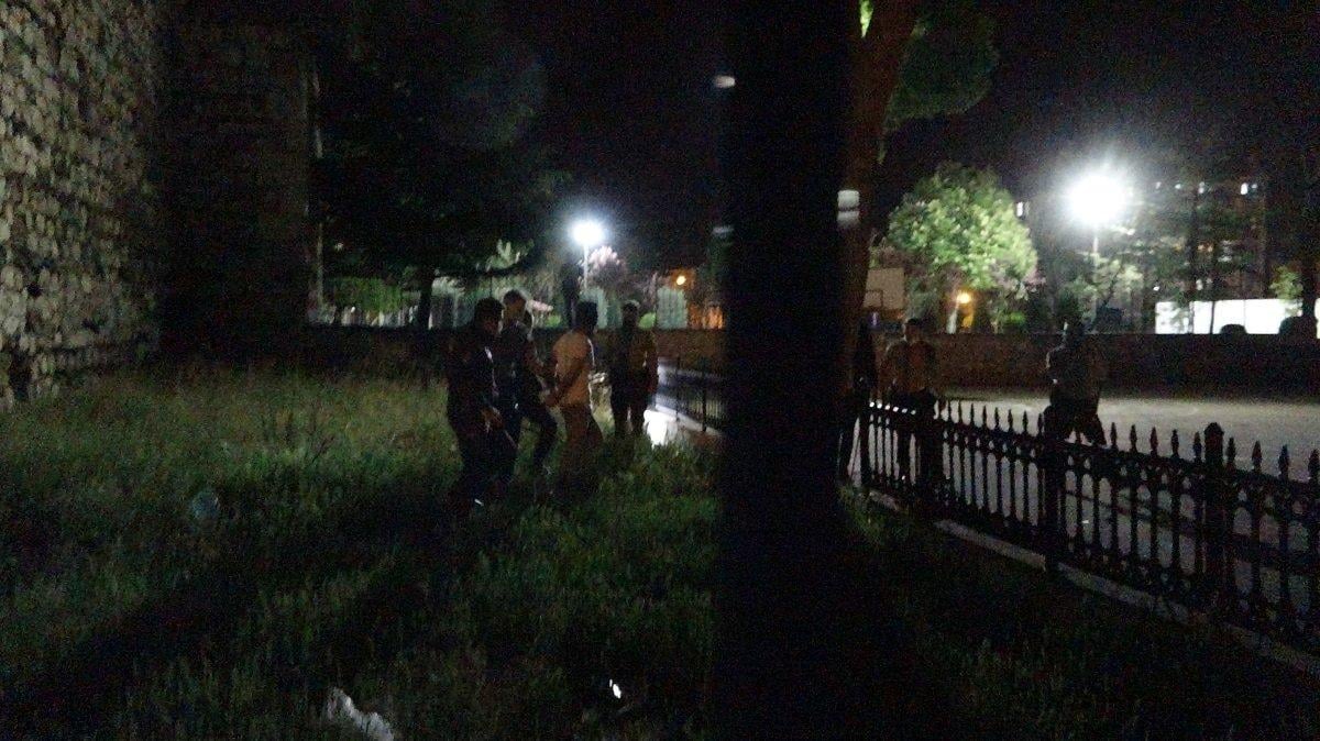 Çorum'da kaleye tırmanan alkollü polisi alarma geçirdi