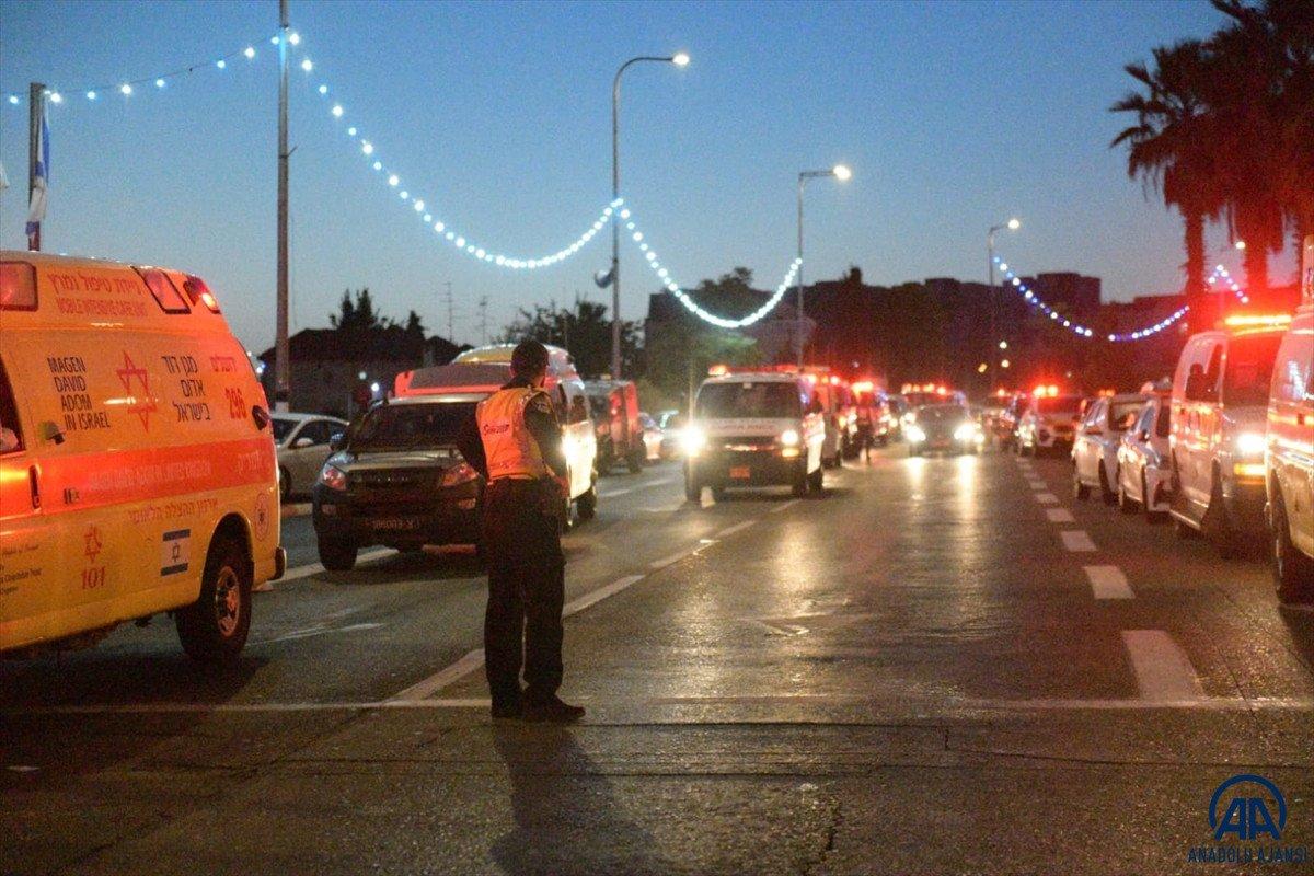 Kudüs'te sinagog ayininde tribün çöktü