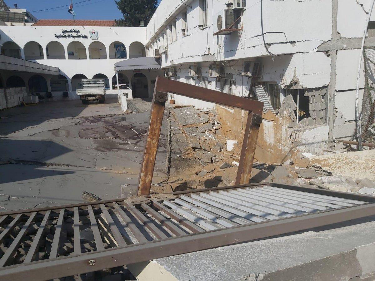 İsrail, Gazze'deki bakanlık binalarını hedef aldı