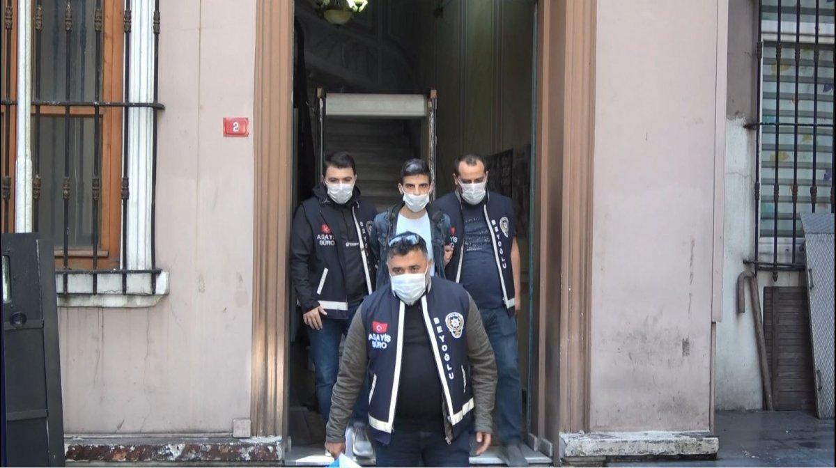 Okmeydanı'nda kendisini döven şahsı 7 yerinden vurdu