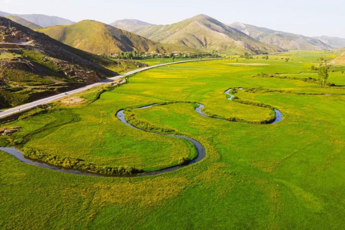 Bitlis'te menderesler görsel şölen sunuyor