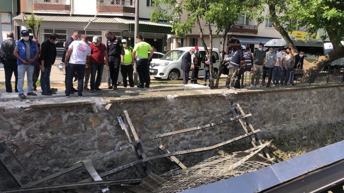 Bursa'da köprü üzerindeki inşaat çöktü: 3 yaralı