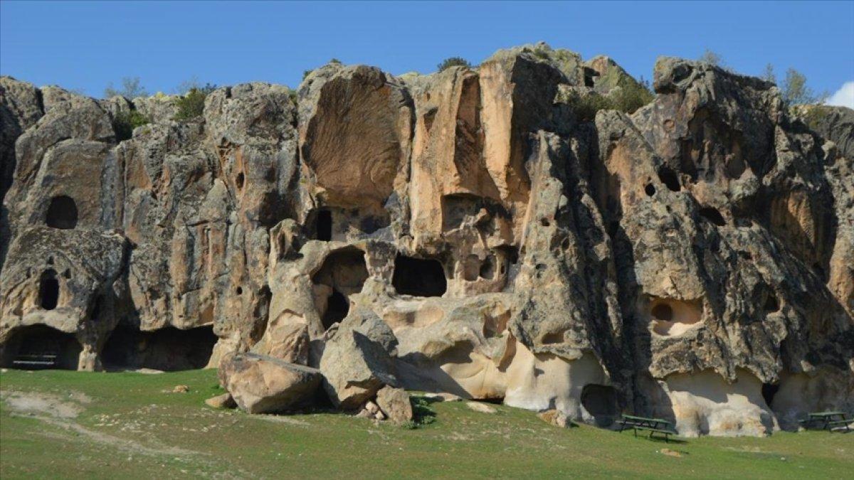 Frigya, turizm sezonu için gün sayıyor