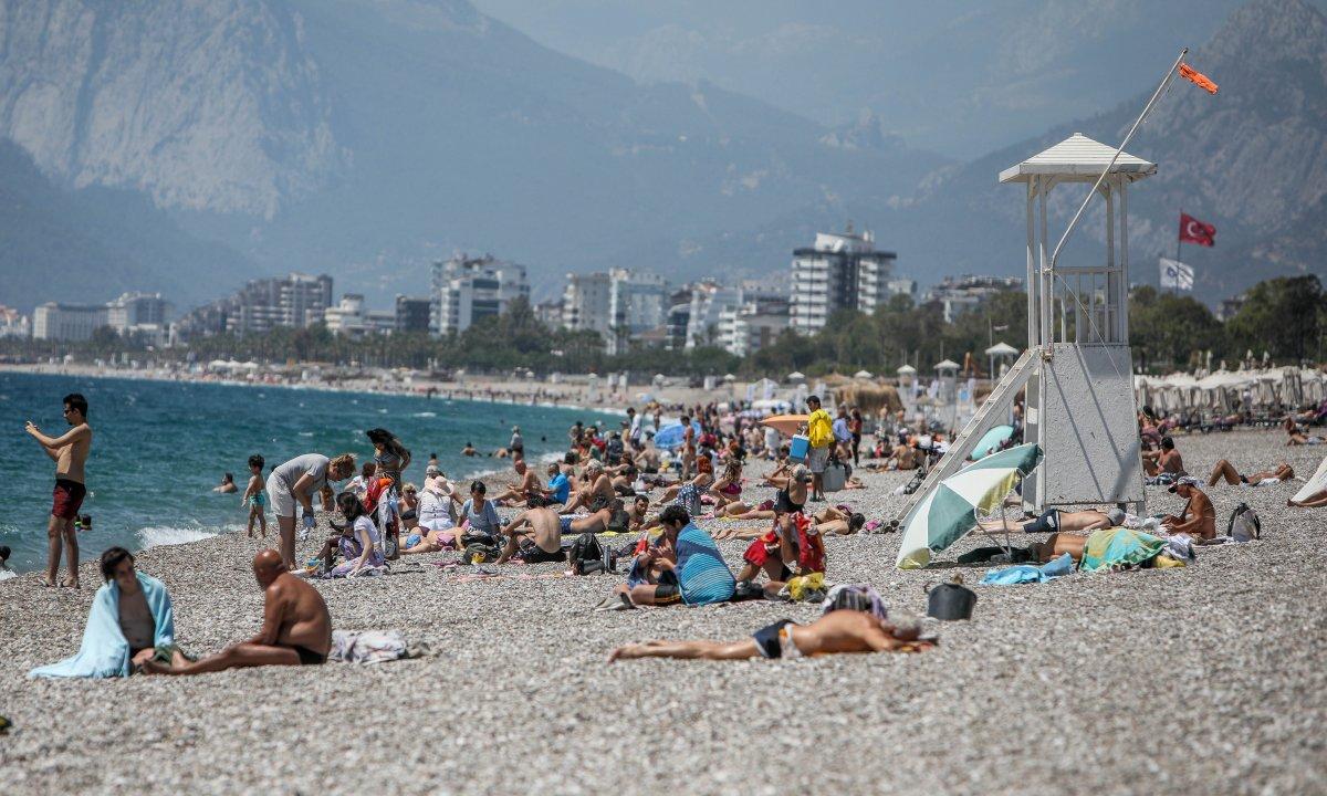 Antalya ve Muğla sahilleri, kademeli normalleşme ile hareketlendi