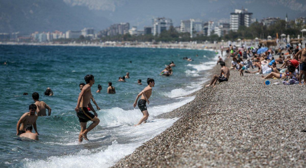 Antalya ve Muğla sahilleri, kademeli normalleşme ile hareketlendi