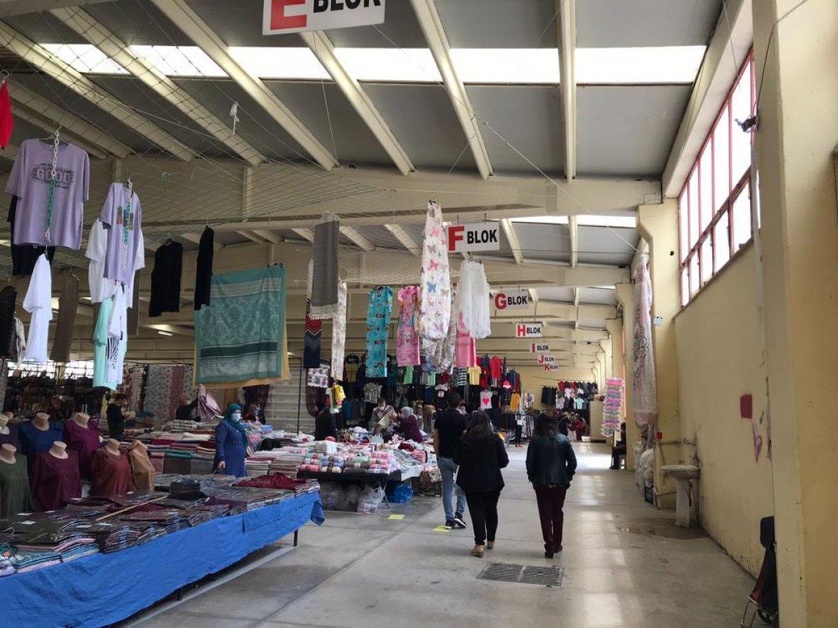 Bilecik'te giyim pazarı açıldı