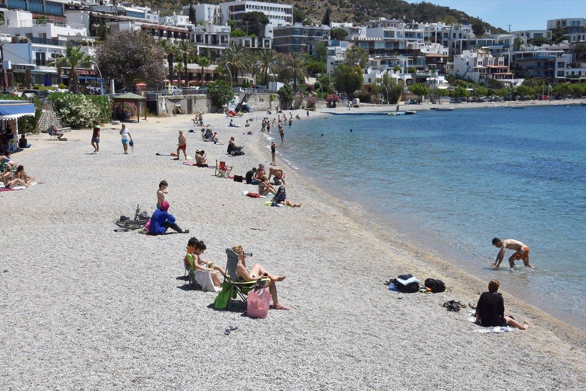 Antalya ve Muğla sahilleri, kademeli normalleşme ile hareketlendi