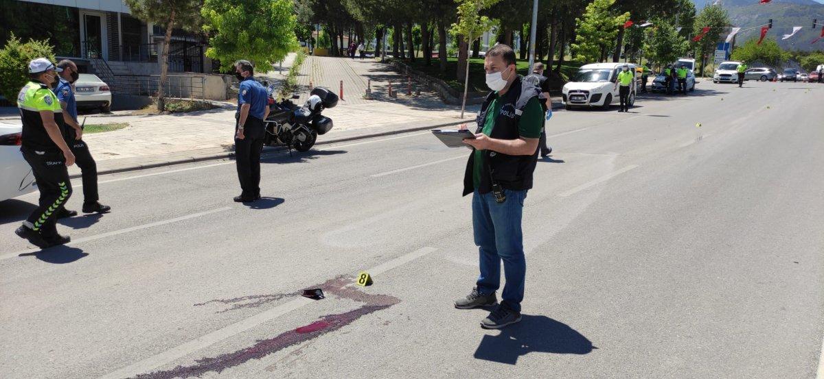Denizli'de otomobilin çarptığı genç kız ağır yaralandı