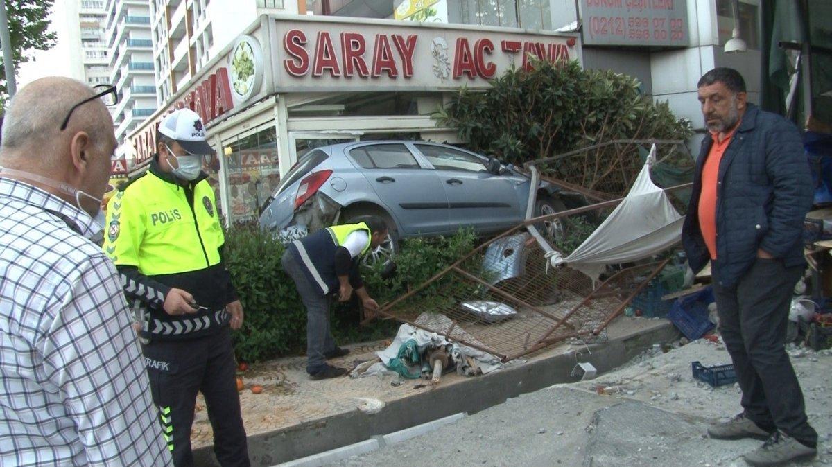 Esenyurt’ta ehliyetsiz sürücü kaza yaptı