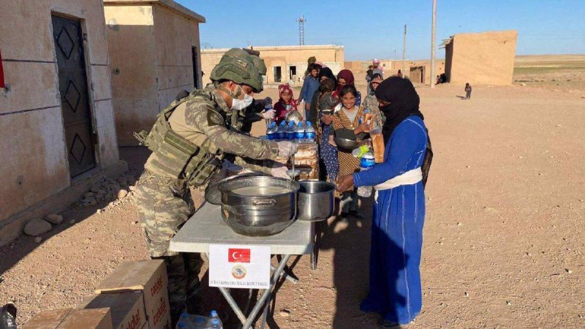 Mehmetçik'ten Barış Pınarı bölgesine yardım eli