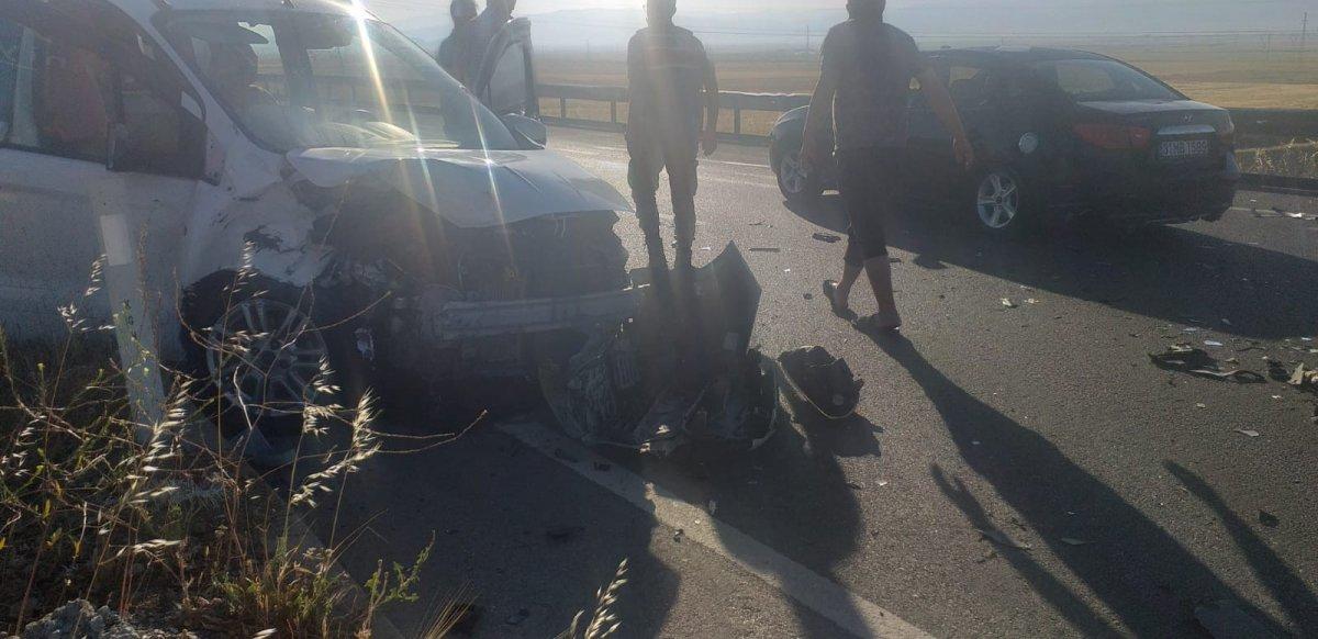 Gaziantep’te kaza: Traktör ikiye ayrıldı