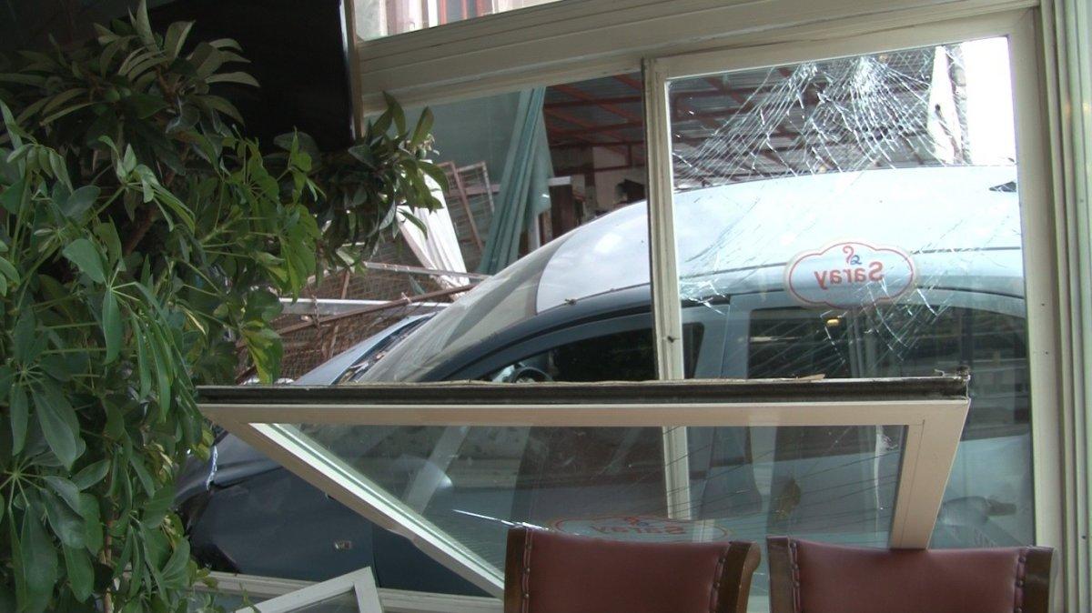 Esenyurt’ta ehliyetsiz sürücü kaza yaptı