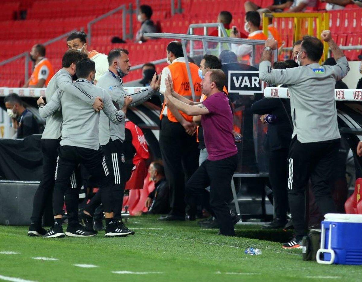 Sergen Yalçın: Soyunma odasında bağıra bağıra ağladım