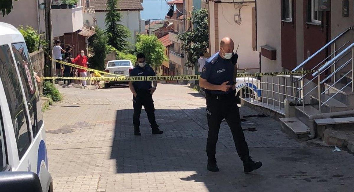 Kocaeli’de damadı ile birlikte evini basan dünürünü bıçakladı