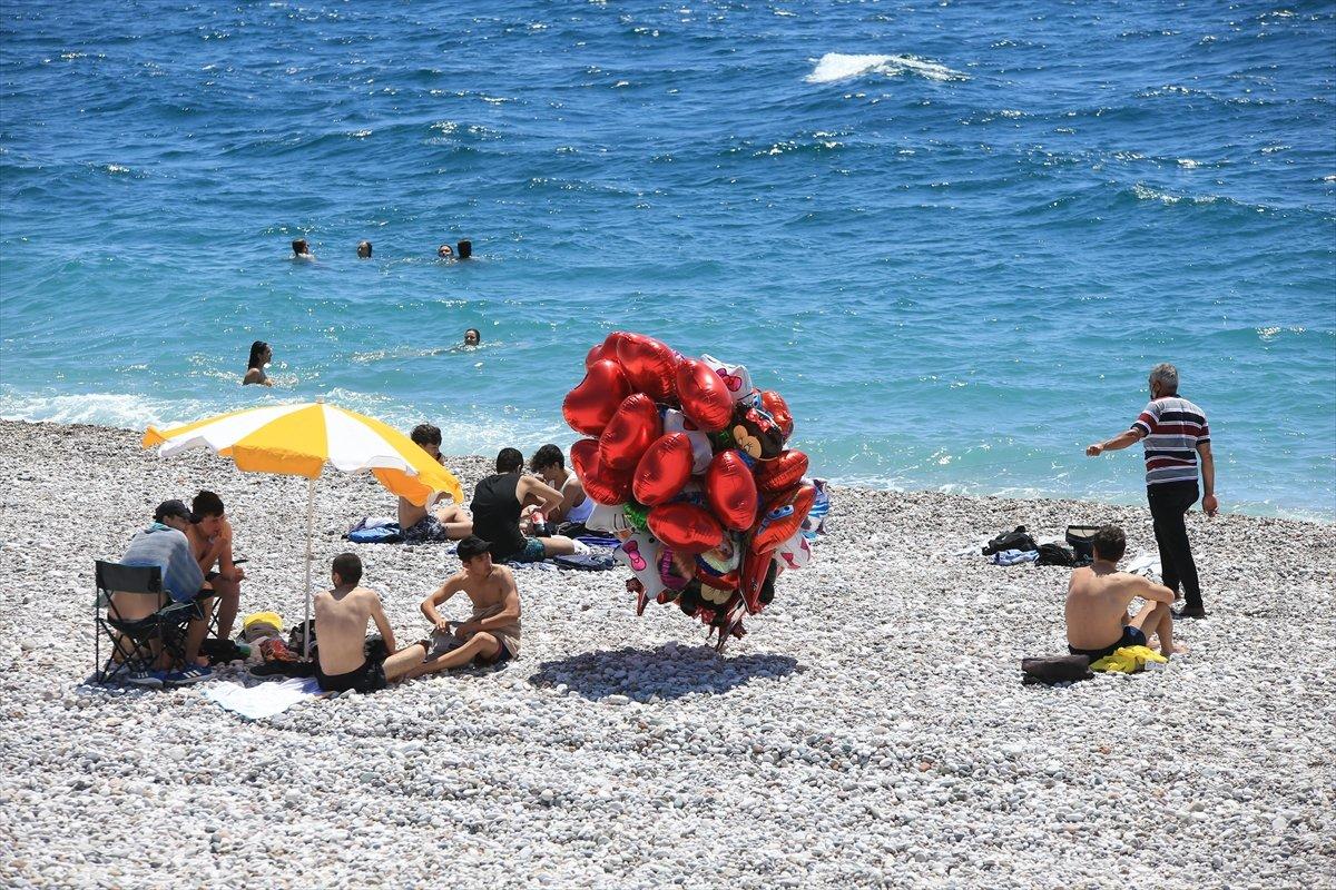 Antalya ve Muğla sahilleri, kademeli normalleşme ile hareketlendi