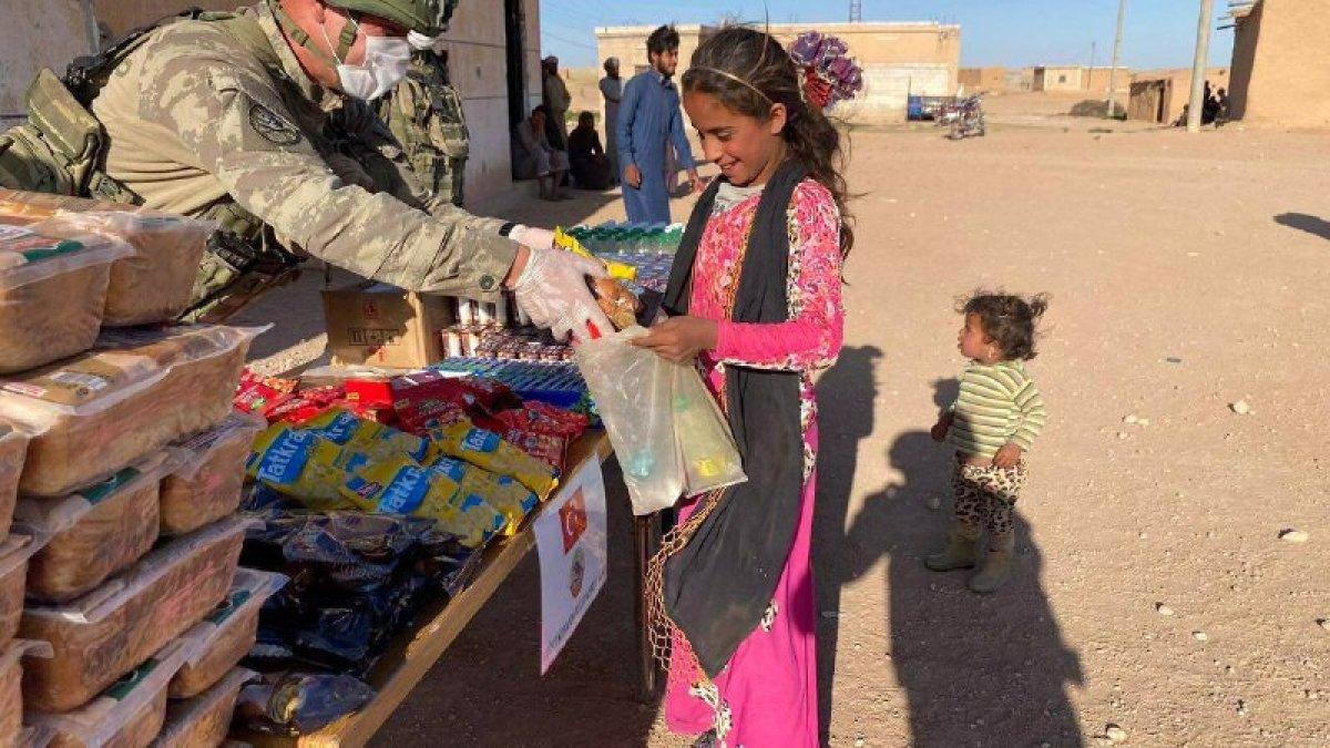 Mehmetçik'ten Barış Pınarı bölgesine yardım eli