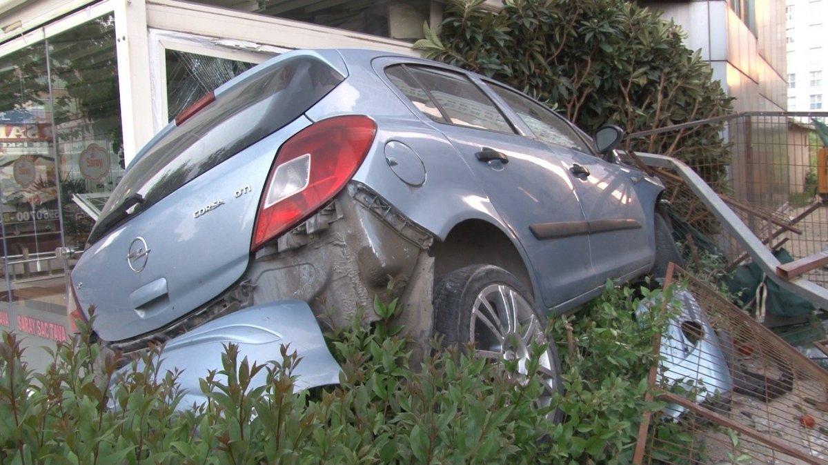 Esenyurt’ta ehliyetsiz sürücü kaza yaptı