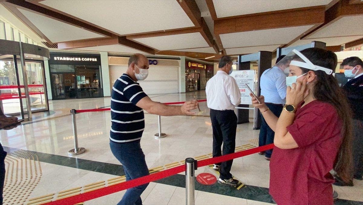 AVM'ler, 17 günlük aranın ardından kapılarını açtı