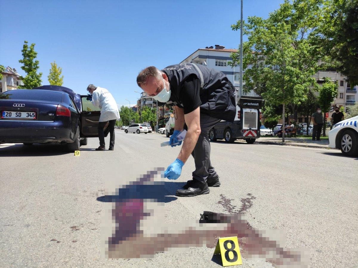 Denizli'de otomobilin çarptığı genç kız ağır yaralandı