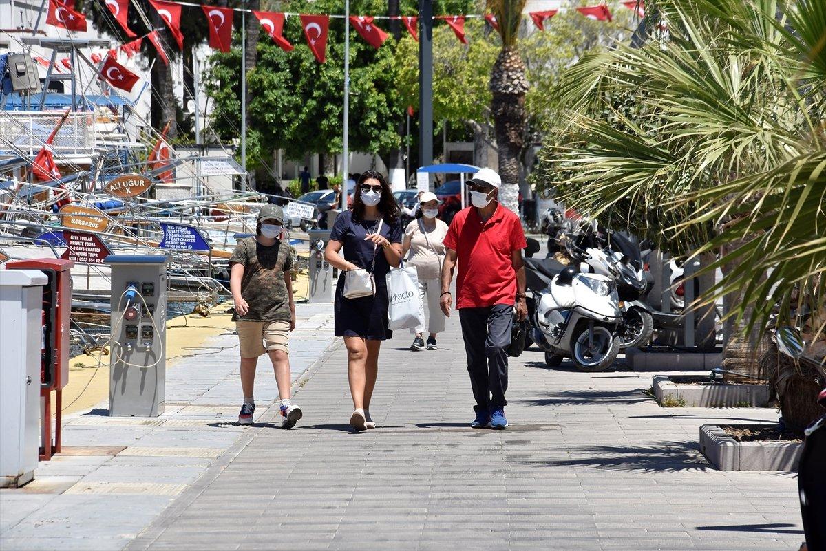 Antalya ve Muğla sahilleri, kademeli normalleşme ile hareketlendi