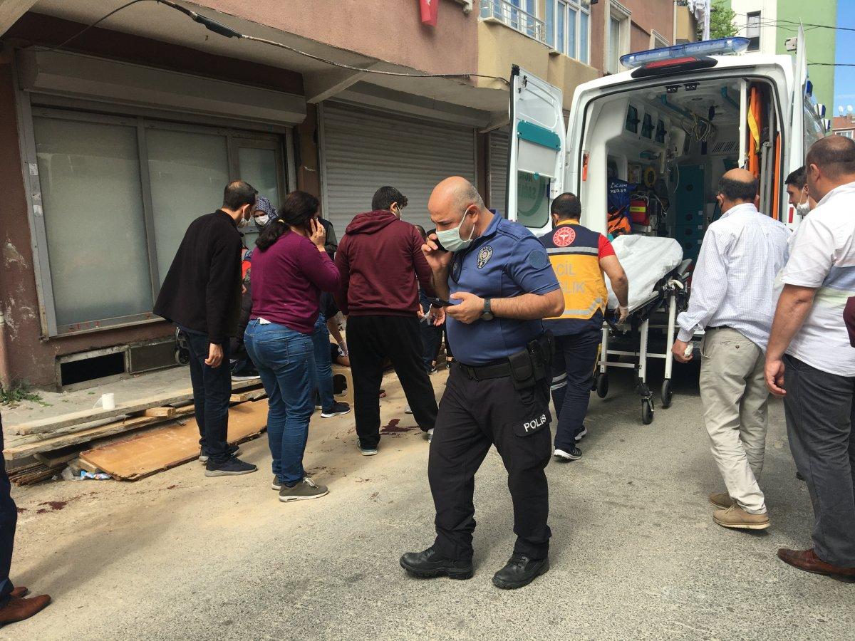 Küçükçekmece’de komşusunu silahla vurdu