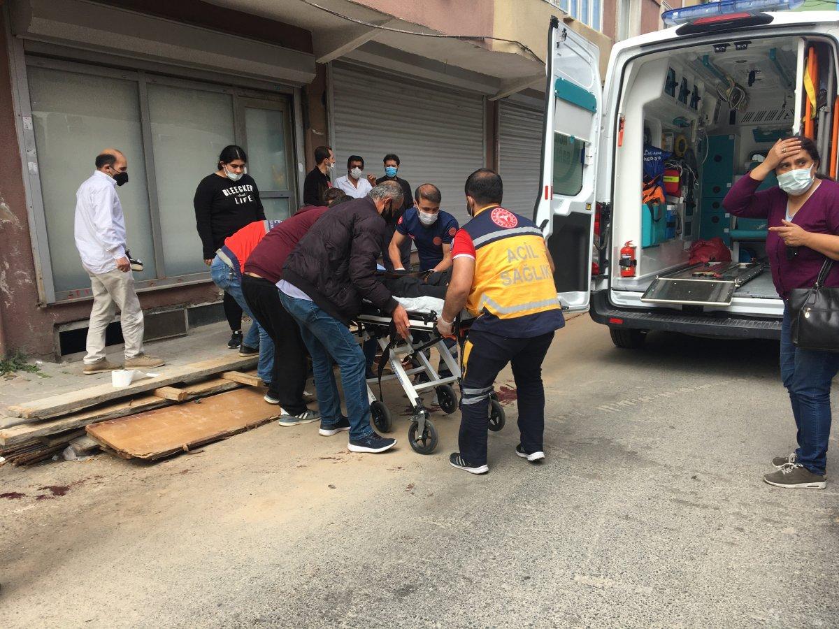 Küçükçekmece’de komşusunu silahla vurdu