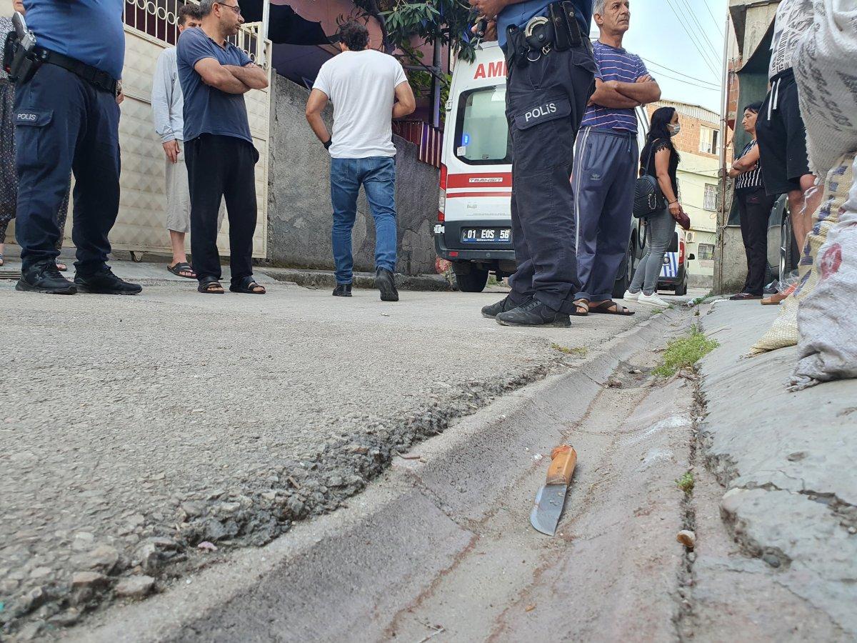 Adana'da oğlu tarafından bıçaklanan kadın yaralandı