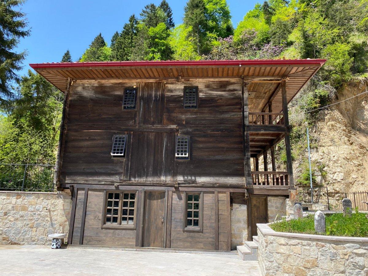 Rize'deki tarihi camii yeniden eski görünümüne kavuşturuldu