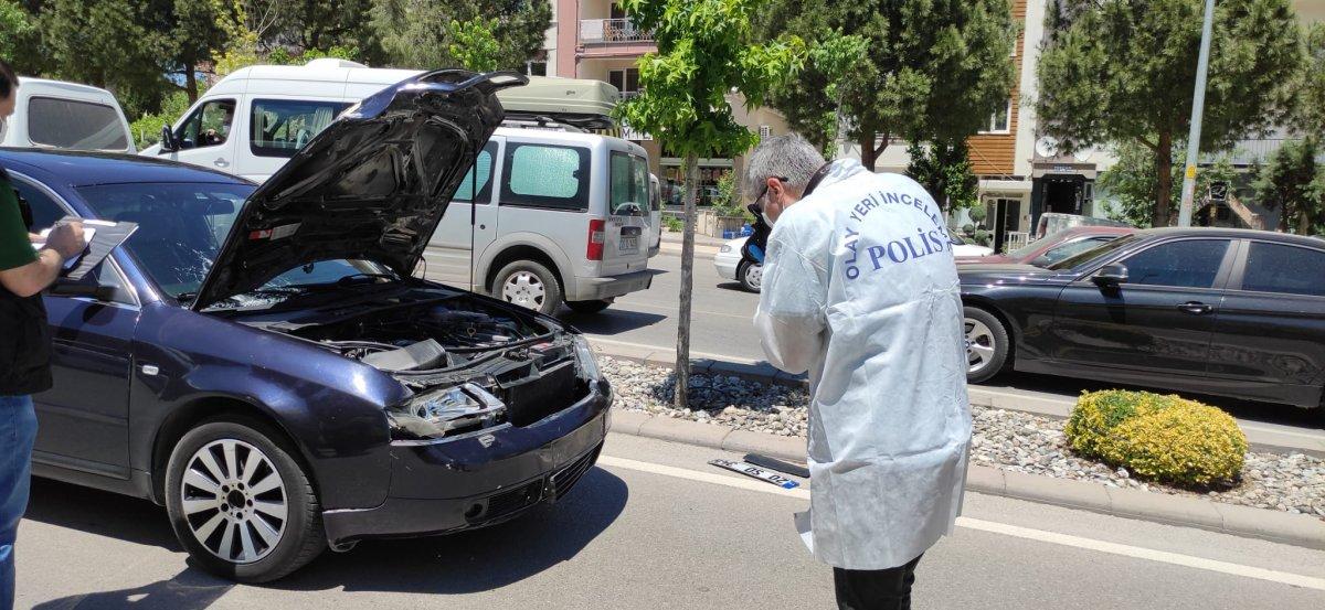 Denizli'de otomobilin çarptığı genç kız ağır yaralandı