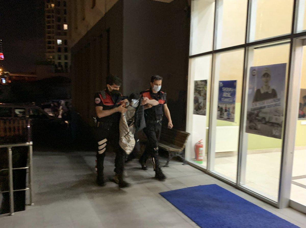 Ataşehir'de lüks ciple çöp kamyonuna çarptı