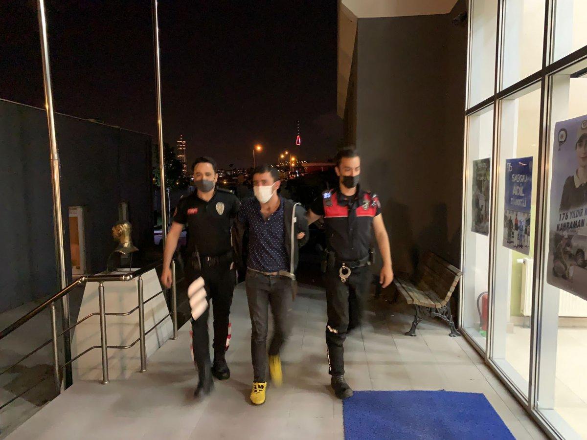 Ataşehir'de lüks ciple çöp kamyonuna çarptı