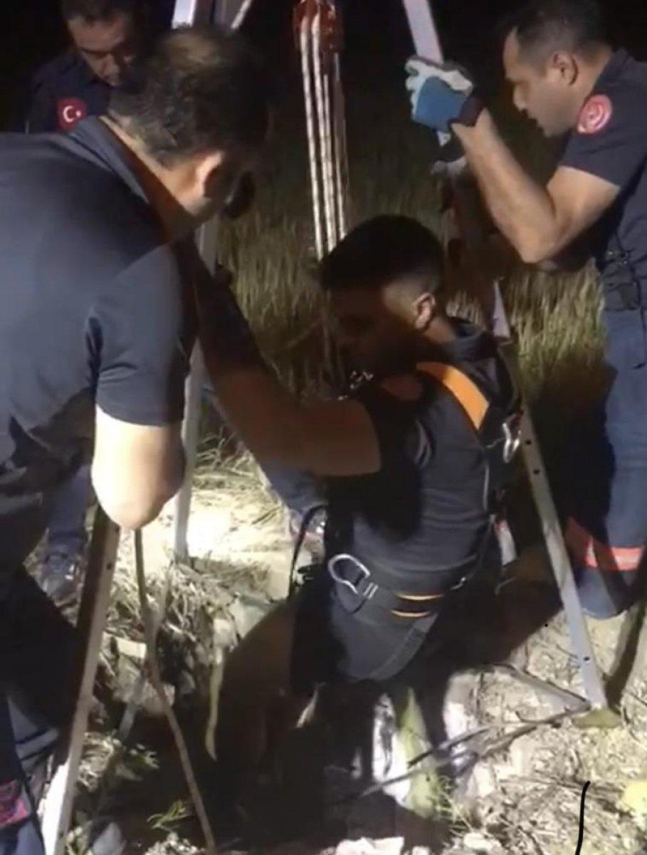 Elazığ’da su kuyusuna düşen koyun kurtarıldı