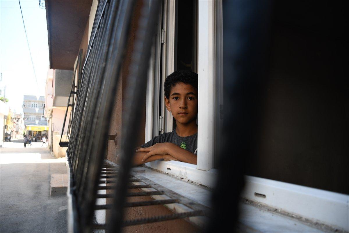 Adana’da 4 çocuğu ile sokakta kalan kadına devlet yardımı