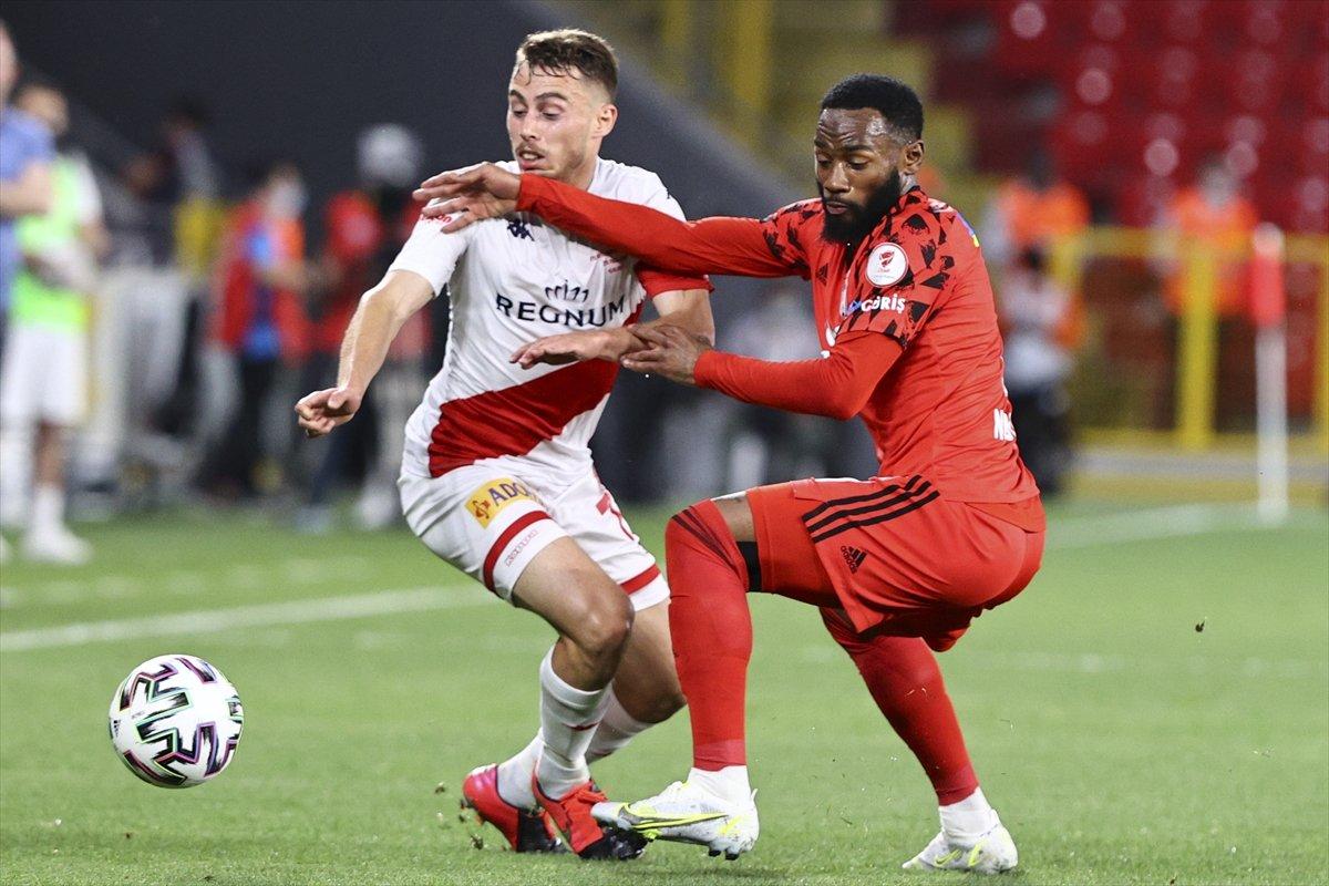 Beşiktaş Türkiye Kupası finalinde Antalyaspor'u mağlup etti