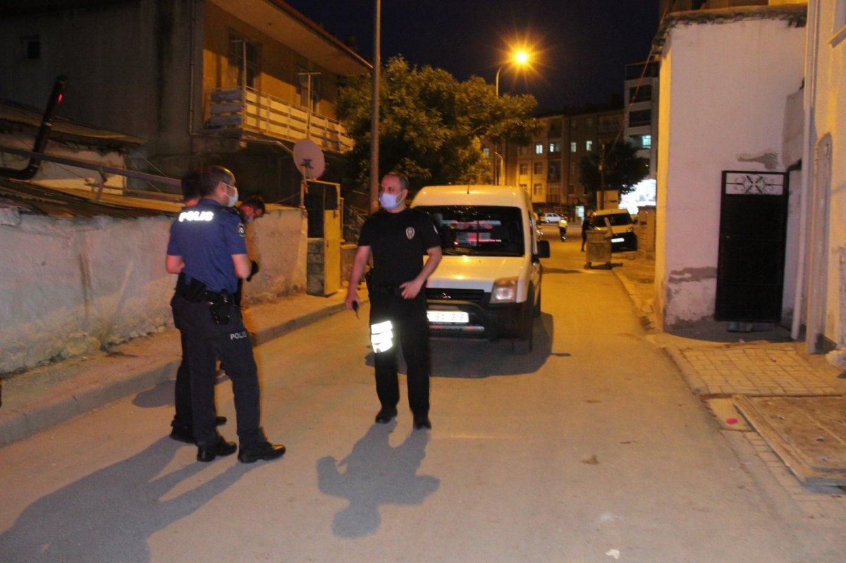 Karaman'da kazayla eşini bacağından vurdu