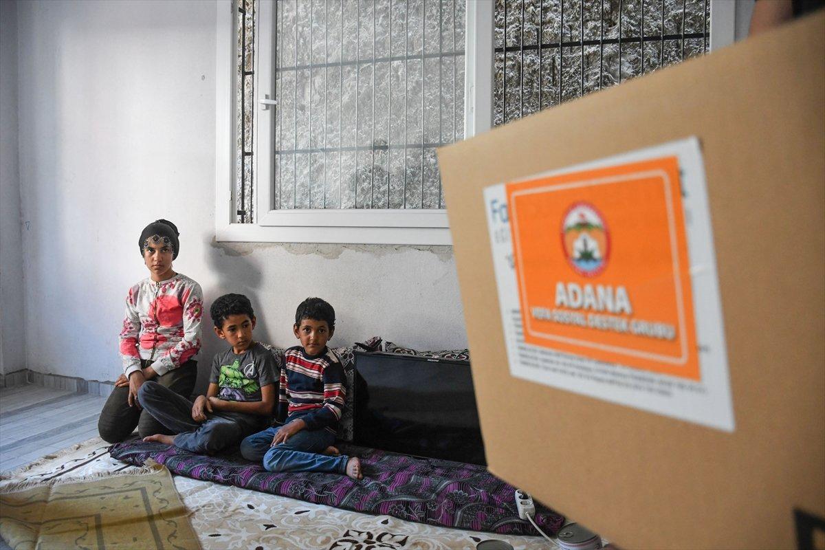 Adana’da 4 çocuğu ile sokakta kalan kadına devlet yardımı