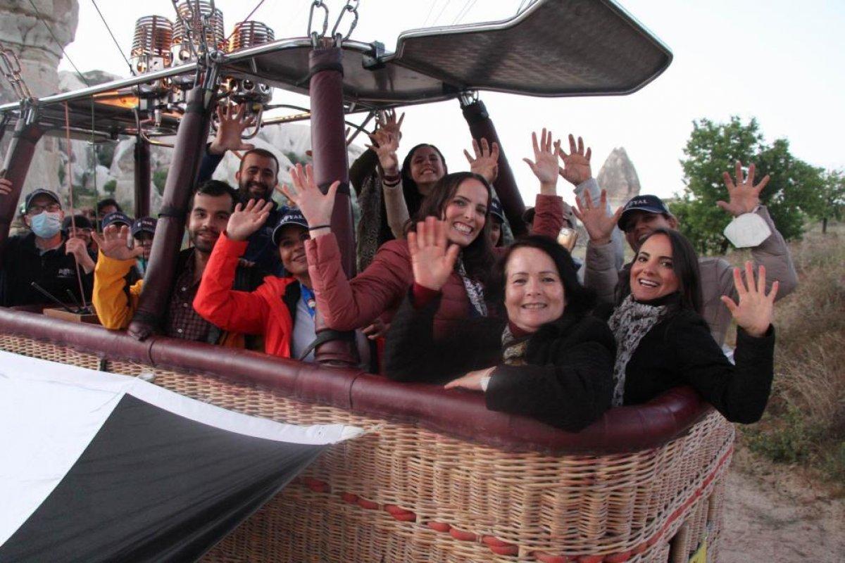 Şampiyonluk kutlanıyor: Kapadokya'da balonlar 'Beşiktaş' bayrakları ile havalandı