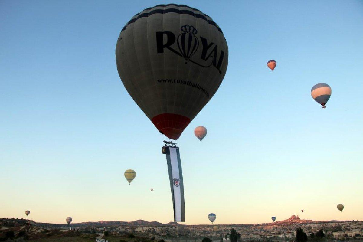 Şampiyonluk kutlanıyor: Kapadokya'da balonlar 'Beşiktaş' bayrakları ile havalandı