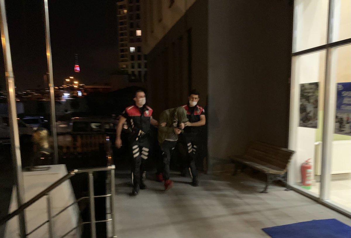 Ataşehir'de lüks ciple çöp kamyonuna çarptı