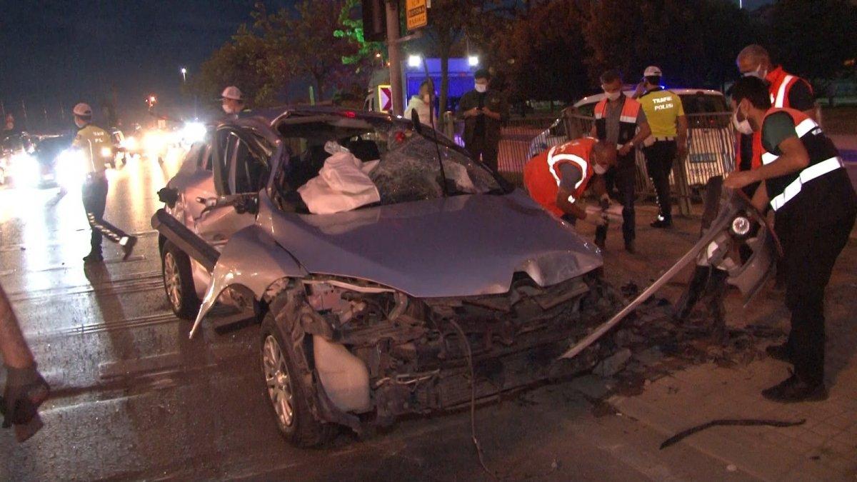 Pendik'te hız yapan sürücü takla attı