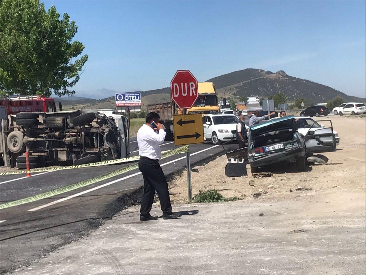 Denizli’de sürücü araçtan fırlayıp, can verdi