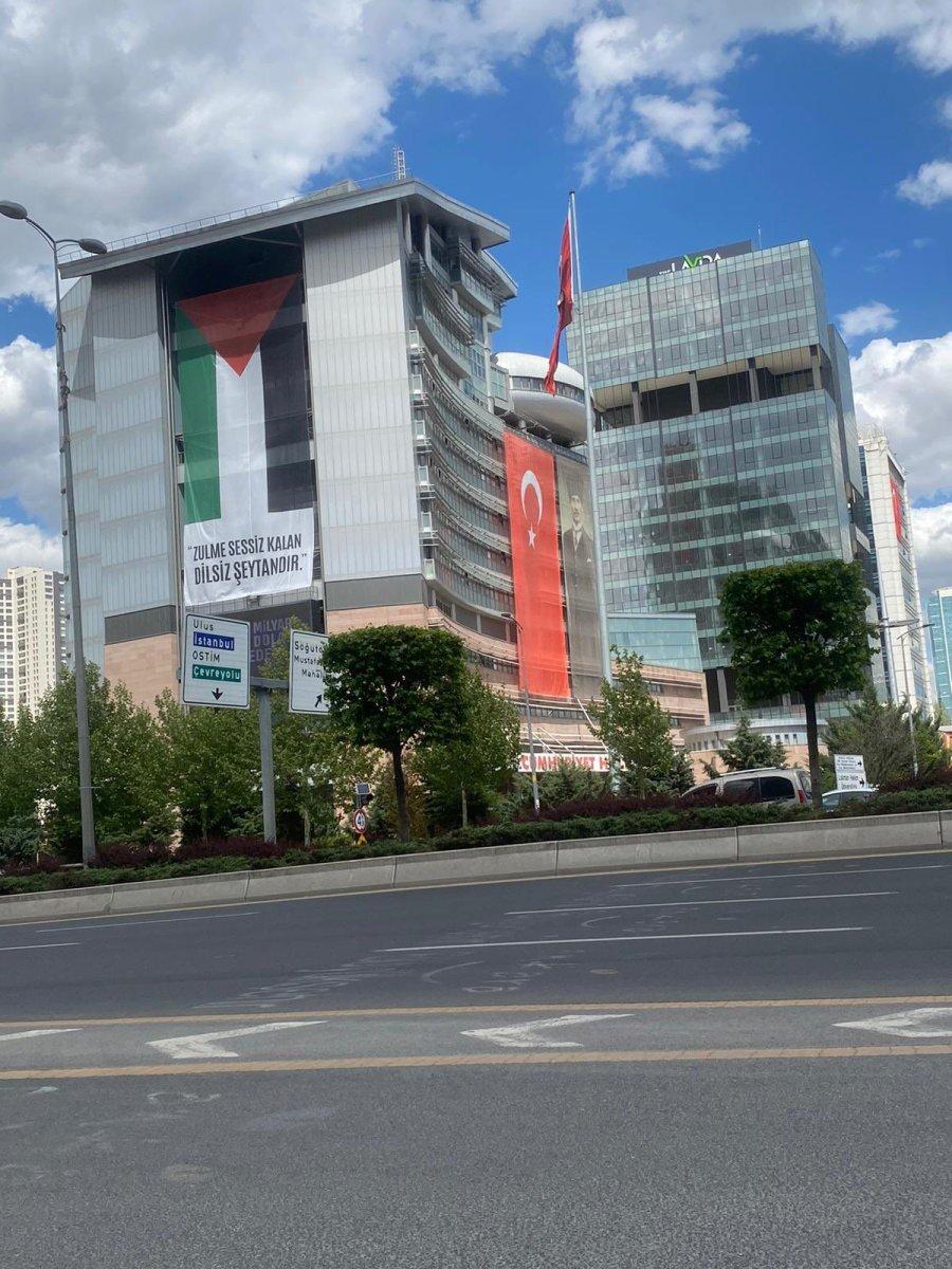 CHP Genel Merkezi'ne Filistin bayrağı asıldı