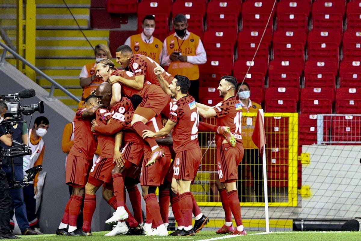 Beşiktaş'ta çifte kupa sevinci