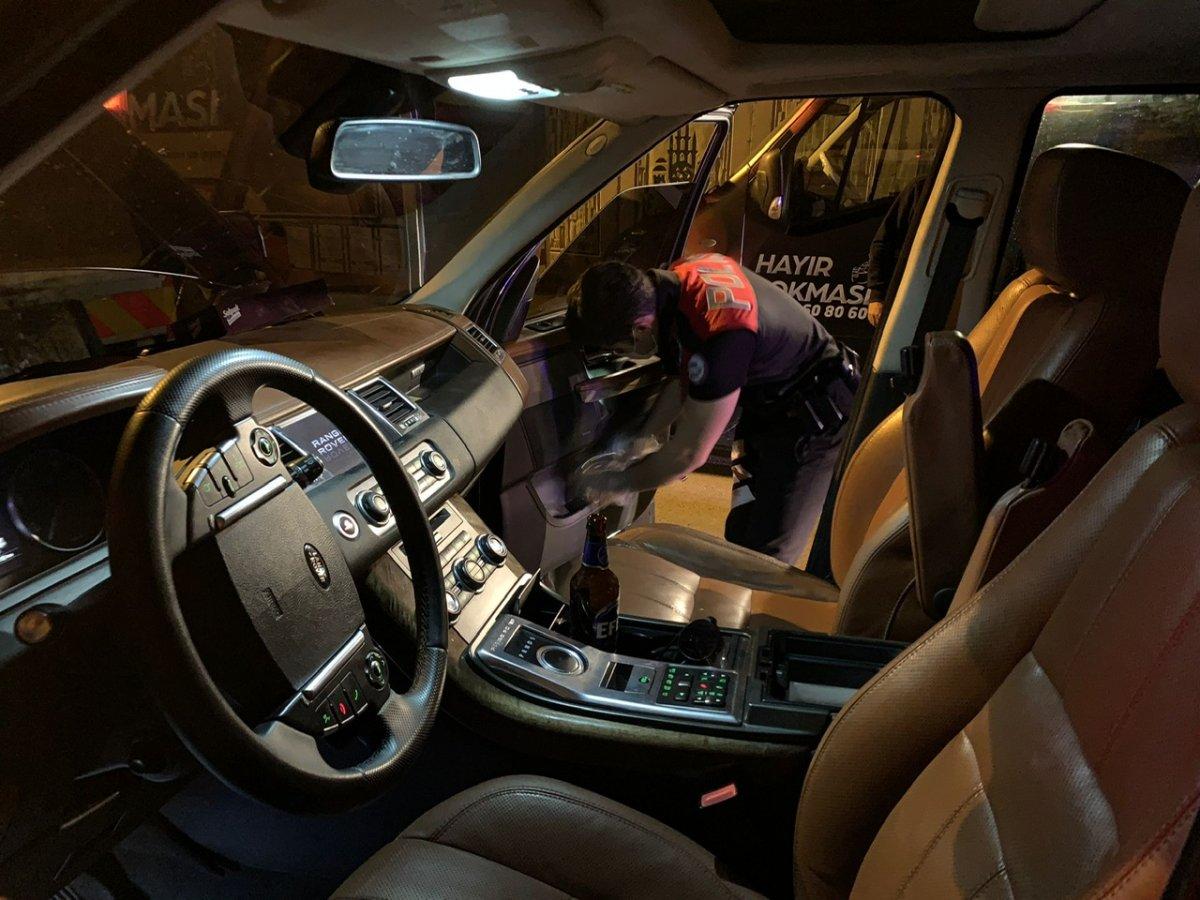 Ataşehir'de lüks ciple çöp kamyonuna çarptı